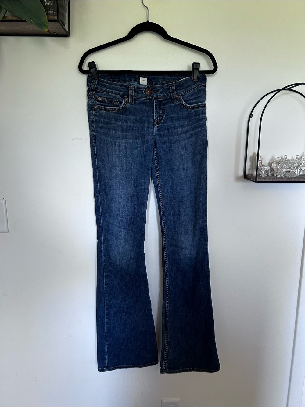 Y2K Silver Jeans Co Tuesday Flap Pocket Low Rise Bootcut Jeans Size 28